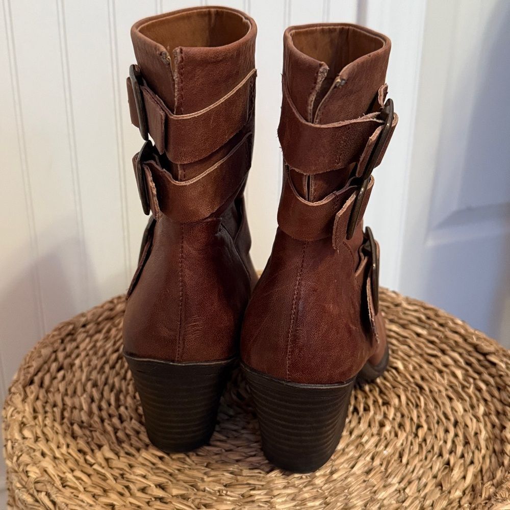 Lucky Brand Double Buckle Brown Leather Heeled Boots - 10 - Great Condition - Picture 4 of 9